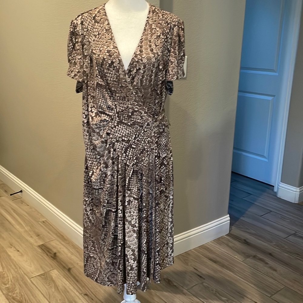 Spence woman short sleeve wrap dress midi style